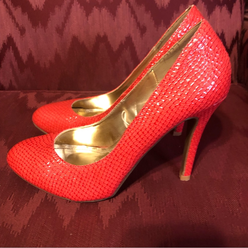 Steve Madden coral heels
